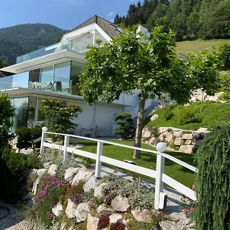 Weisse Am Millstaetter Obermillstatt